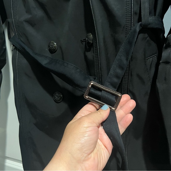 Classic black trenchcoat - Picture 2 of 4